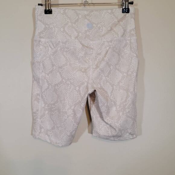 Sommer Ray Women's Crossover Waist Workout Shorts Reptile Print Beige Size Small - Picture 7 of 9